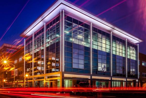 Exterior photo of 马里兰州质子治疗中心 at night. Vehicle taillights create red streaks in time lapse image.